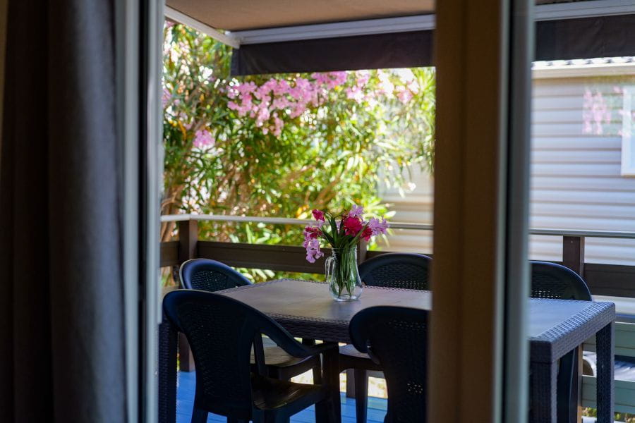 vue sur la terrasse du mobilhome